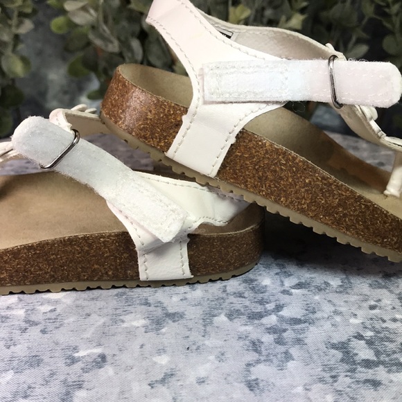Carter’s Little Girls Size 8 White Flower Thong Style Sandals w/Backstraps ✨NEW✨ - Picture 8 of 9